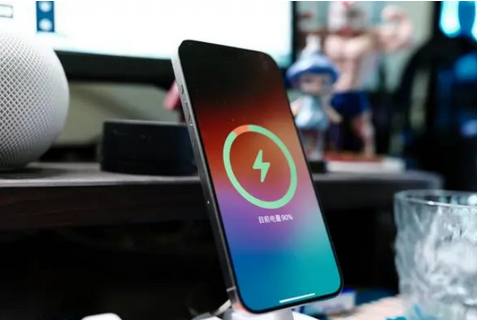 蚌埠苹果15换屏服务分享用什么充电器给iPhone15充电更好 